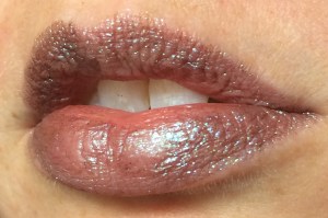 electromagnetic_one_coat_lip_swatch_light_source_2