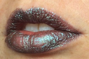 electromagnetic_three_coats_lip_swatch_light_source_2