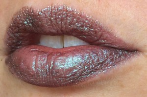 electromagnetic_two_coats_lip_swatch_light_source_2