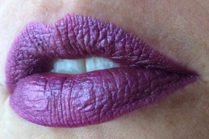 milani_violet_volt_electromagnetic_lip_swatch