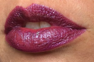 milani_violet_volt_electromagnetic_lip_swatch_2