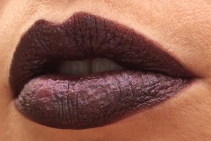 wnw_coffee_buzz_milani_dark_coffee_electromagnetic_light_source_3_lip_swatch